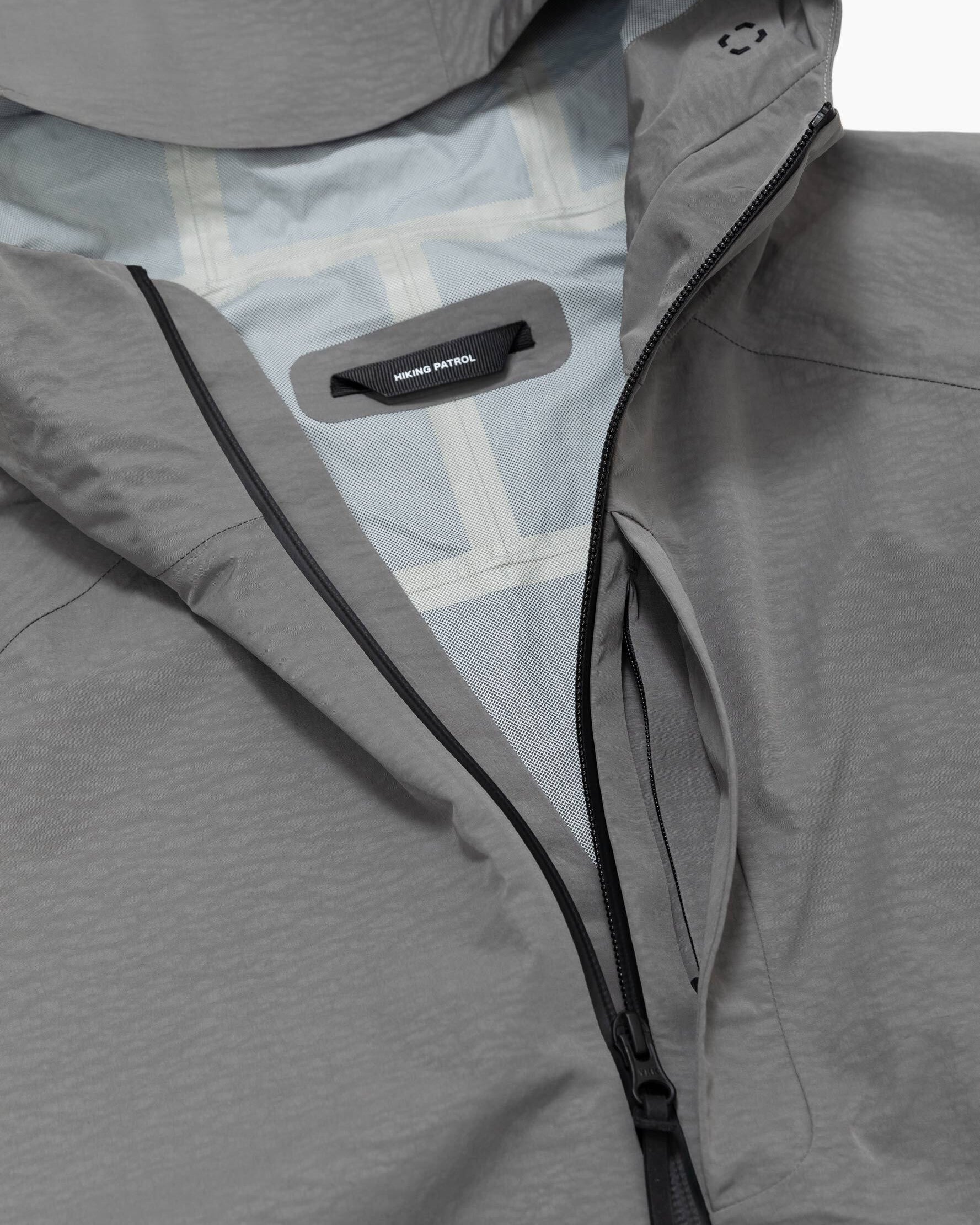 2.5L Shell Jacket Dark Grey